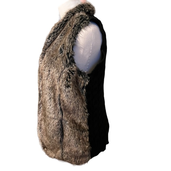 Sebby Sleeveless Faux Fur w/Cable Knit Size Medium - Picture 3 of 7